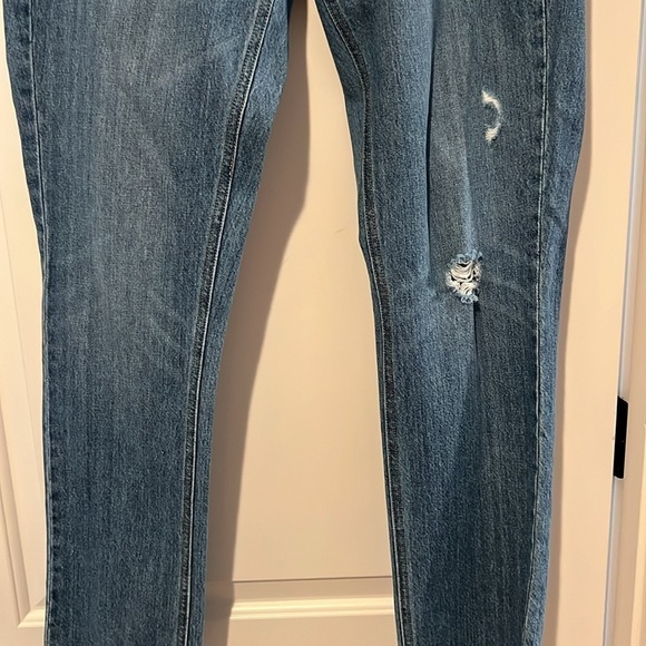 J Crew Matchstick Distressed Jeans. Size 31. - Picture 3 of 14